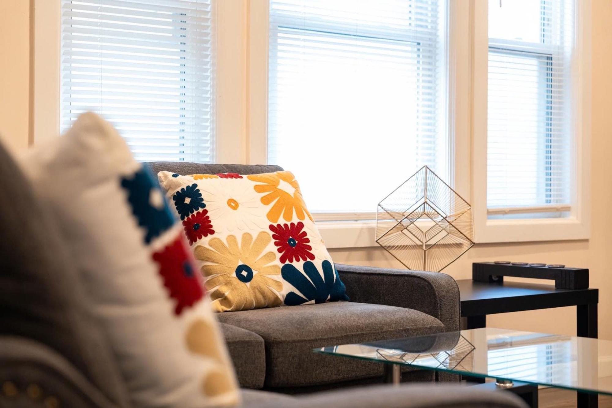 30-1 - 4Br Boston - Cozy Apt Near Geneva Cliffs *