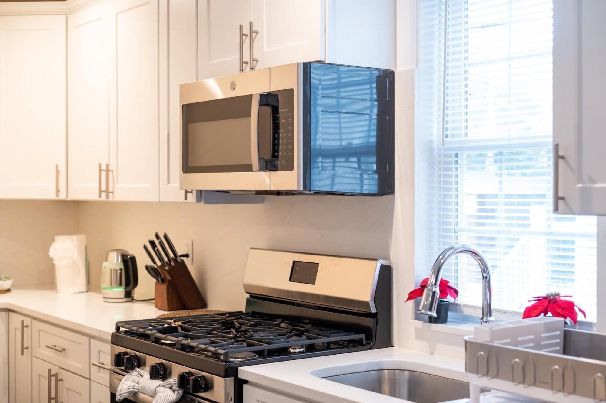 30-1 - 4Br Boston - Cozy Apt Near Geneva Cliffs Boston