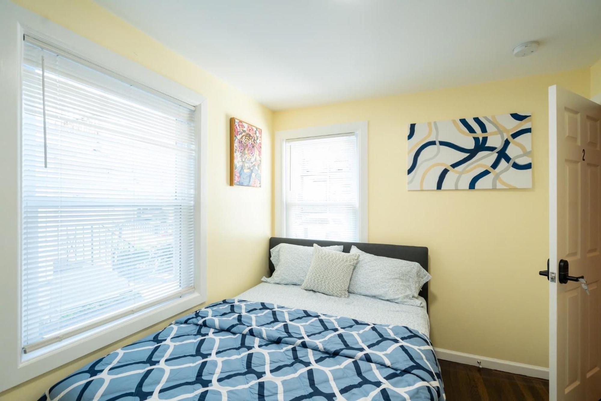 30-1 - 4Br Boston - Cozy Apt Near Geneva Cliffs