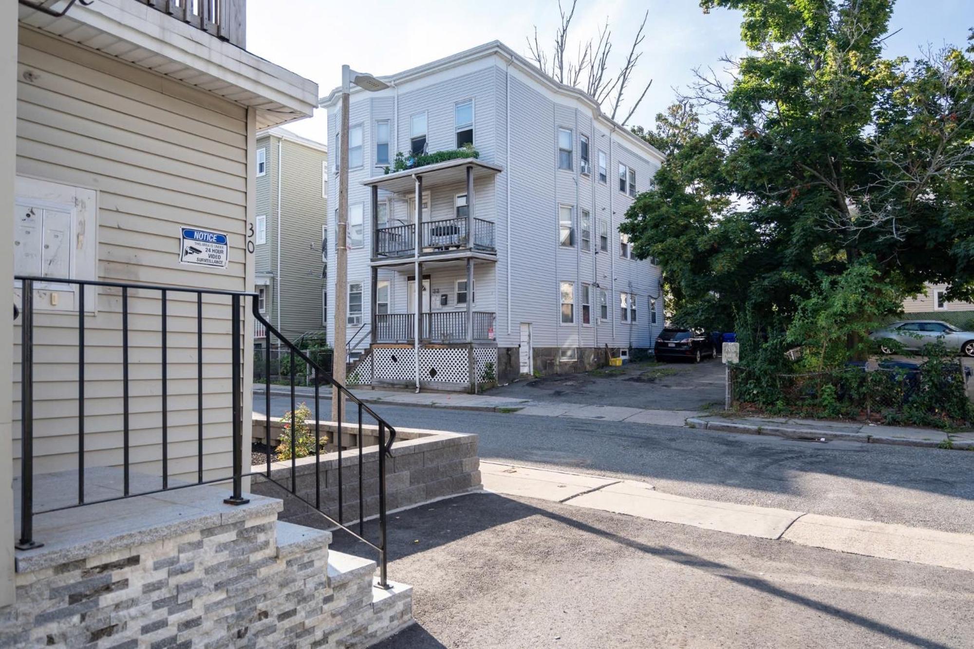 30-1 - 4Br Boston - Cozy Apt Near Geneva Cliffs Appartement