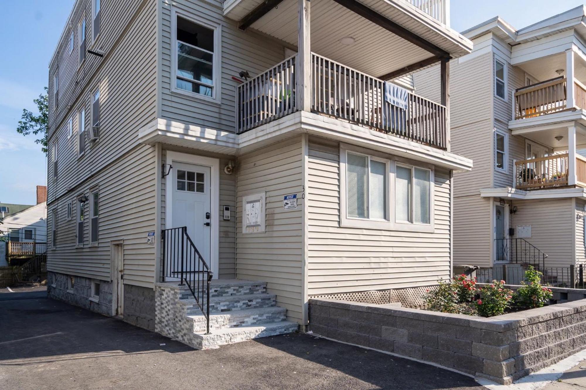 30-1 - 4Br Boston - Cozy Apt Near Geneva Cliffs