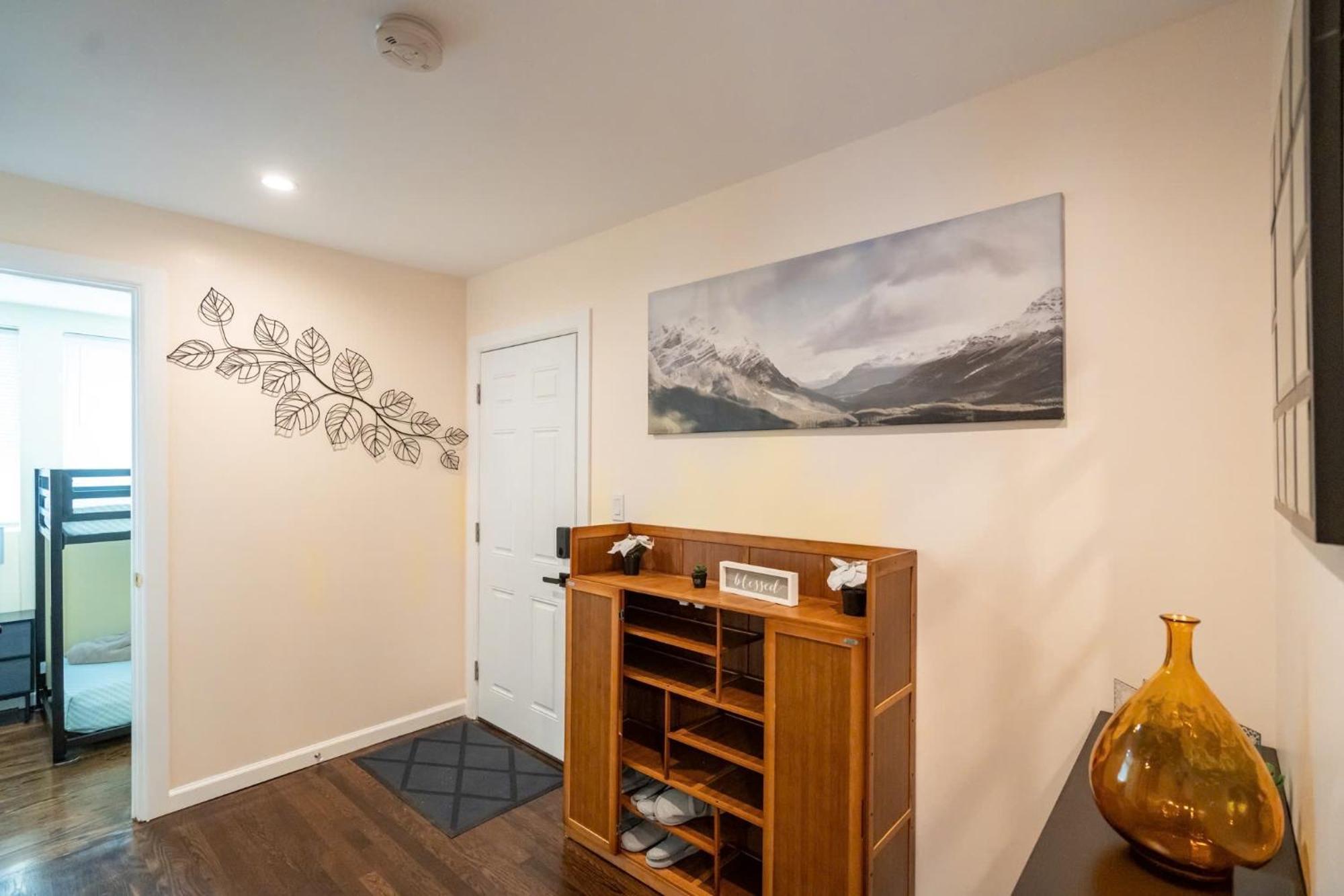 30-1 - 4Br Boston - Cozy Apt Near Geneva Cliffs * Boston